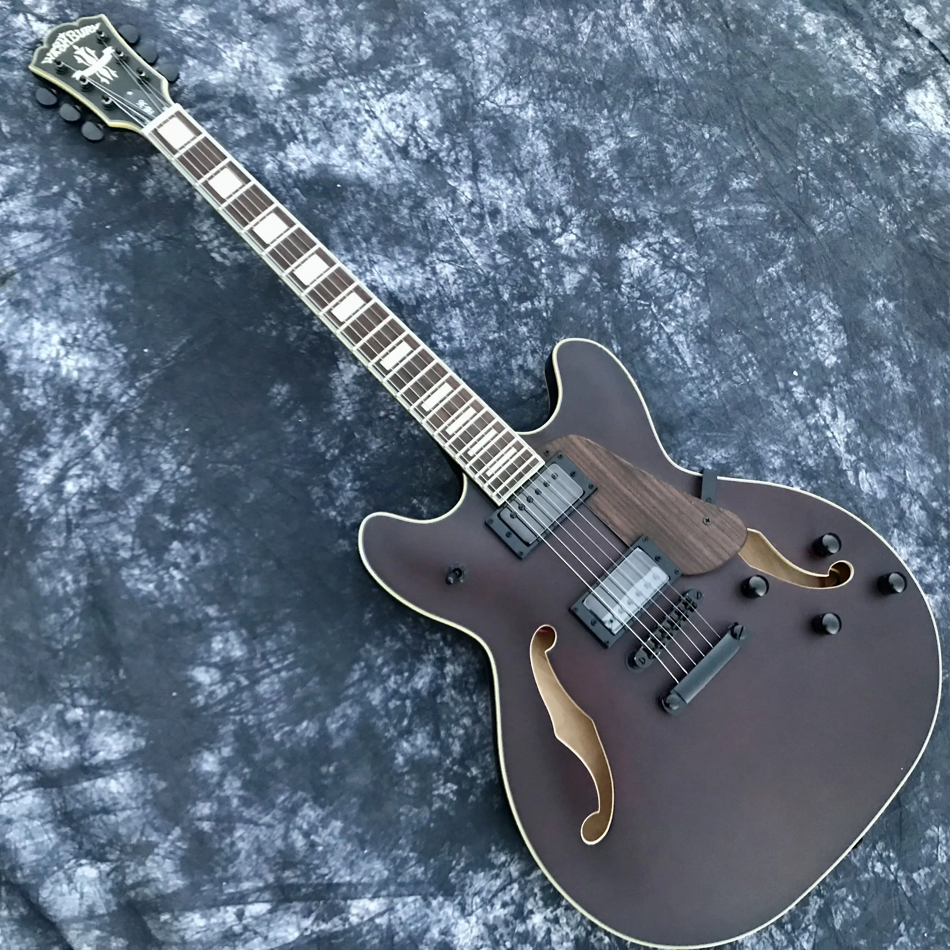 Електрическа китара с полупустым корпус Custom Shop 22 Прагчета, матово кафяво лешояд от палисандрово дърво, черна Фитинги