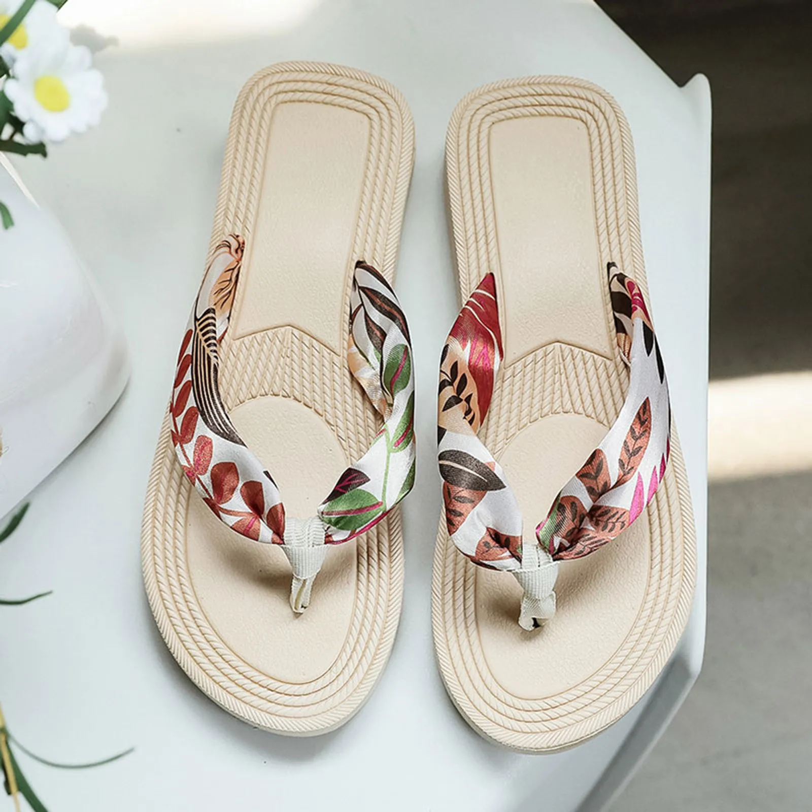 Модерен пролетно-летни дамски чехли с дебела подметка, цветни чехли на равна подметка, Лека ежедневни плажни обувки